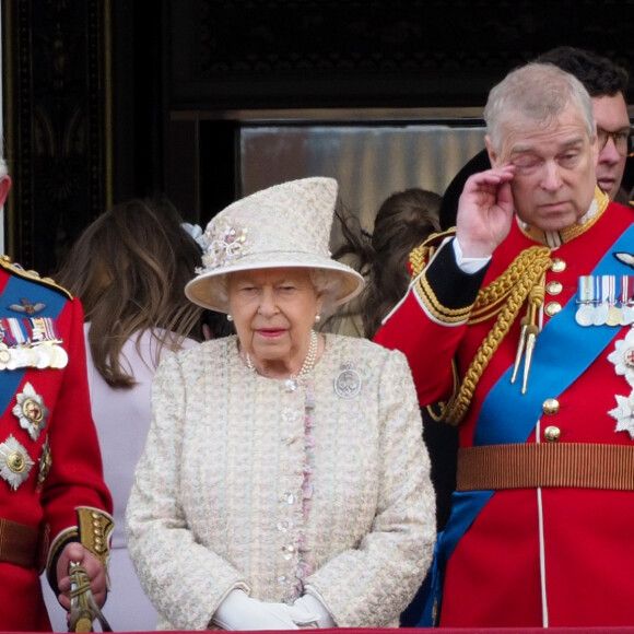 La reine Elisabeth II d'Angleterre, le prince Andrew, duc d'York, - La famille royale au balcon du palais de Buckingham lors de la parade Trooping the Colour 2019, célébrant le 93ème anniversaire de la reine Elisabeth II, Londres, le 8 juin 2019. 