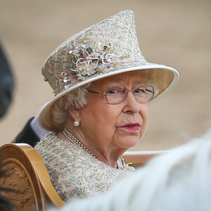 Elizabeth II a tiré sa révérence à l'âge de 96 ans, de vieillesse officiellement
La reine Elisabeth II d'Angleterre - La parade Trooping the Colour, célébrant le 93ème anniversaire de la reine Elisabeth II, au palais de Buckingham, Londres