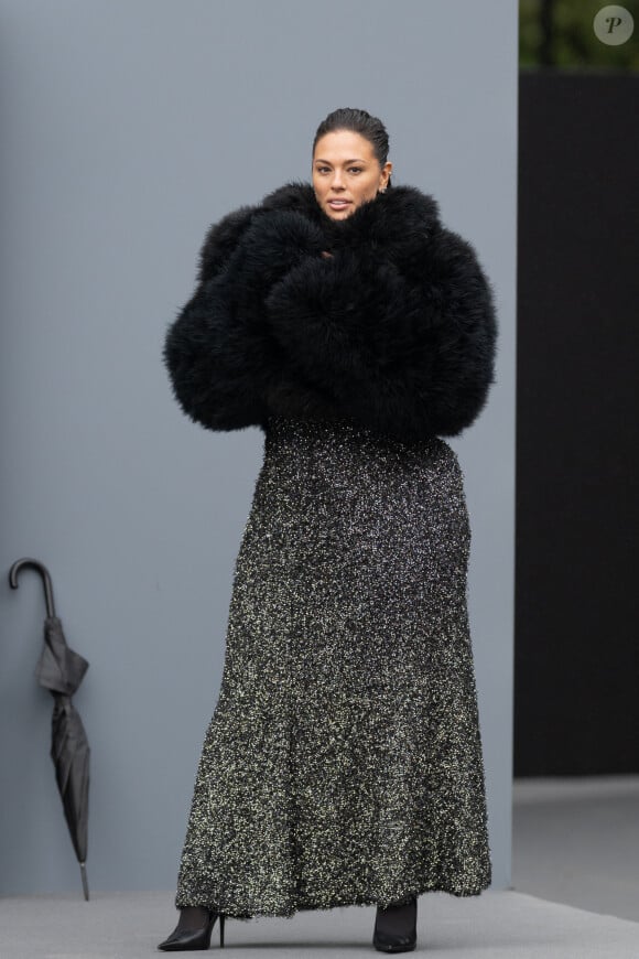 Ashley Graham - Arrivées au défilé de mode féminine Balenciaga printemps-été 2025 lors de la Fashion Week de Paris (PFW), à Paris, France, le 30 septembre 2024. © Da Silva-Perusseau/Bestimage