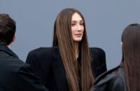 Mathilde Pinault avec une perruque XXL au défilé Balenciaga, Laetitia Casta opte une nouvelle fois pour l'asymétrie