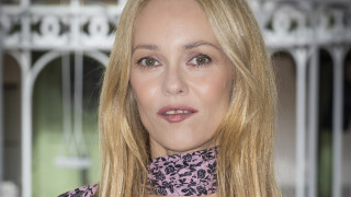 Vanessa Paradis en retard ? Très pressée, la star court au défilé Chanel, qui lui a réservé une belle surprise