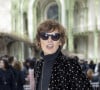 tout comme Inès de la Fressange 
Inès de La Fressange au Front Row du défilé de mode féminine Chanel printemps-été 2025 lors de la Fashion Week de Paris (PFW), au Grand Palais, à Paris, France, le 1er october 2024. © Olivier Borde/Bestimage