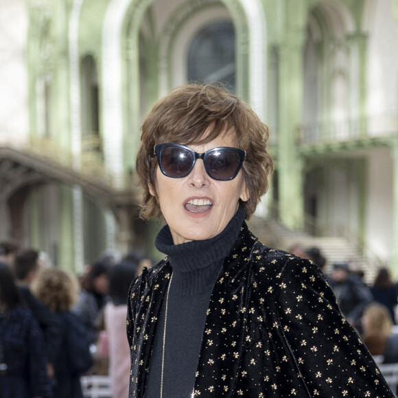 tout comme Inès de la Fressange 
Inès de La Fressange au Front Row du défilé de mode féminine Chanel printemps-été 2025 lors de la Fashion Week de Paris (PFW), au Grand Palais, à Paris, France, le 1er october 2024. © Olivier Borde/Bestimage