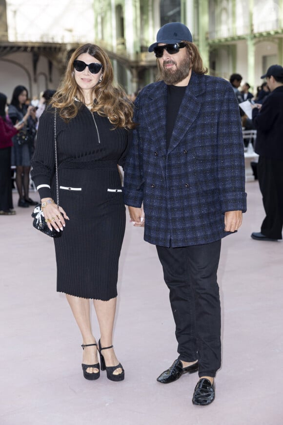 Amandine de la Richardière, Sébastien Tellier au Front Row du défilé de mode féminine Chanel printemps-été 2025 lors de la Fashion Week de Paris (PFW), au Grand Palais, à Paris, France, le 1er october 2024. © Olivier Borde/Bestimage