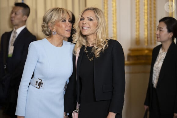 La présidente française Brigitte Macron et tiphaine auziere lors des présentations avant un dîner d'État officiel dans le cadre de la visite d'État de deux jours du président chinois en France, au palais de l'Élysée à Paris, le 6 mai 2024. © Eliot Blondet / Pool / Bestimage