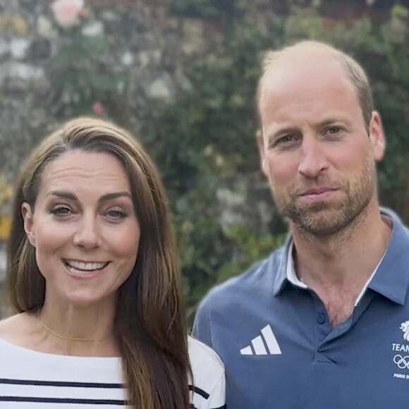 Kate Middleton et le prince William sont des grands amateurs de sport. 
Kate Middleton a donné un coup de pouce à ses fans en faisant une apparition surprise aux côtés de son mari, le prince William, pour transmettre un message à l'équipe de Grande-Bretagne. Kate, 42 ans, la princesse de Galles, mère de trois enfants, qui suit un traitement contre le cancer, et William, également âgé de 42 ans, ont fait appel à un grand nombre de stars pour leur vidéo édifiante. Photo fournie par JLPPA