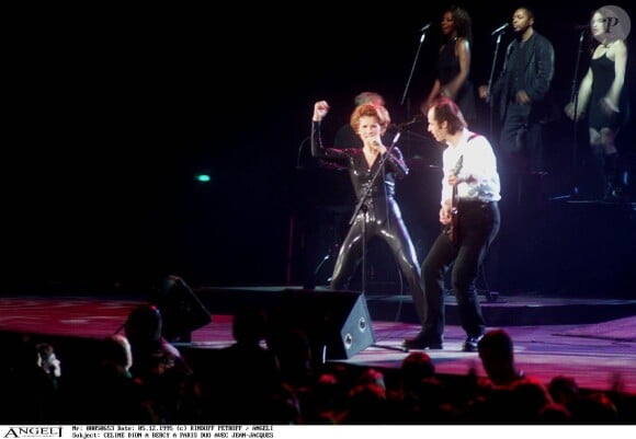 Le duo mythique avait déjà marqué l'histoire avec l'album D'eux en 1995, vendu à plus de 10 millions d'exemplaires
"Céline Dion concert à Paris Bercy, duo avec Jean-Jacques Goldman
