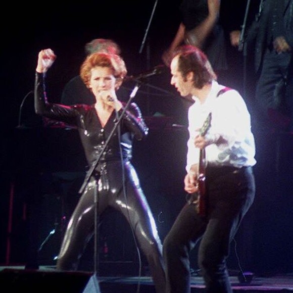 Le duo mythique avait déjà marqué l'histoire avec l'album D'eux en 1995, vendu à plus de 10 millions d'exemplaires
"Céline Dion concert à Paris Bercy, duo avec Jean-Jacques Goldman
