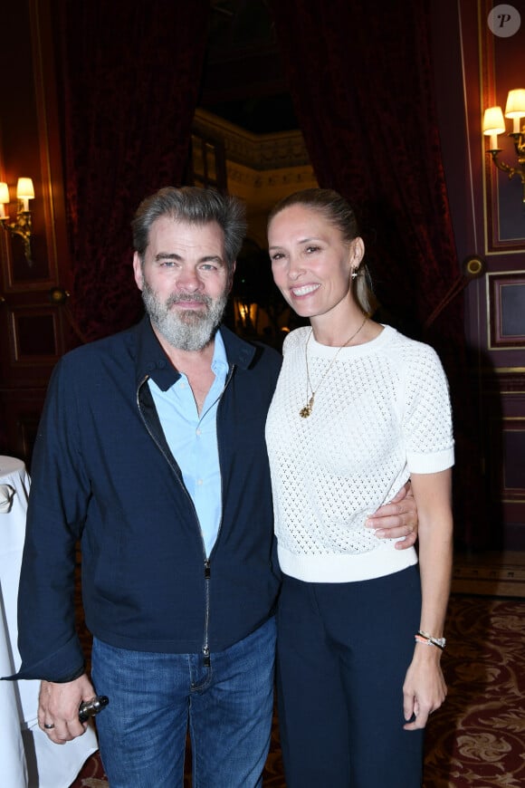 Côté vie privée, tout roule aussi avec son épouse Lilou Fogli.
Exclusif - Clovis Cornillac et sa femme Lilou Fogli à l'exposition "Douceur animale" de Michel Bassompierre à l'InterContinental Paris - Le Grand le 17 septembre 2024. © Rachid Bellak / Bestimage