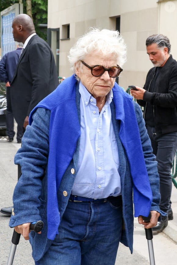 Dans un village de 715 habitants 
Exclusif - Josée Dayan - Obsèques du producteur François Bennaceur (Ben Naceur) au cimetière ancien de Neuilly-sur-Seine, France, le 13 mai 2024. 