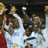 Sous la houlette de son entraîneur Didier Deschamps, l'Olympique de Marseille s'est défait de Bordeaux pour arracher la Coupe de la Ligue : enfin un trophée après 17 ans de disette...