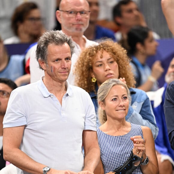 Anne-Sophie Lapix et son mari Arthur Sadoun dans les tribunes de la finale Hommes "France vs Pologne" de volley-ball lors des Jeux Olympiques Paris 2024. Le 10 août 2024 © P.Perusseau-D.Jacovides / Bestimage 