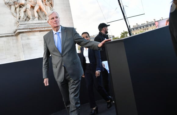 Exclusif - No Web - Michel Barnier - Remise des médailles par le président de la République à l'Arc de Triomphe aux athlètes lors de la parade des champions à l'occasion des Jeux Olympiques et Paralympiques Paris 2024, sur l'avenue des Champs-Elysées à Paris. Le 14 septembre 2024 © Perusseau-Ramsamy / Bestimage 