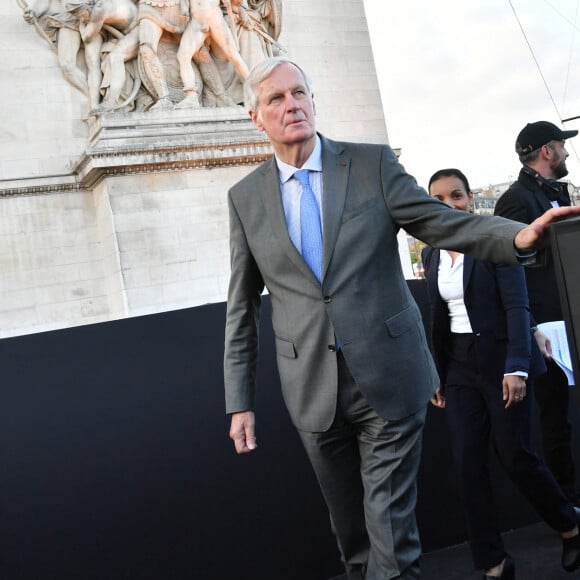 Exclusif - No Web - Michel Barnier - Remise des médailles par le président de la République à l'Arc de Triomphe aux athlètes lors de la parade des champions à l'occasion des Jeux Olympiques et Paralympiques Paris 2024, sur l'avenue des Champs-Elysées à Paris. Le 14 septembre 2024 © Perusseau-Ramsamy / Bestimage 