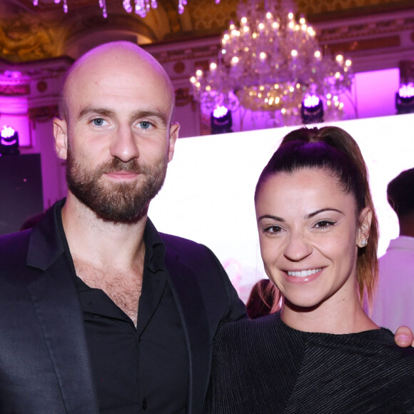 Denitsa Ikonomova et François Alu sont parents !
Denitsa Ikonomova (enceinte) et son compagnon François Alu - Photocall du 5ème gala de charité de l'association "Les Bonnes Fées" à l'occasion de la campagne mondiale "Octobre Rose" à l'hôtel Peninsula, Paris. A l'occasion de la campagne mondiale "Octobre Rose", l'hôtel Peninsula Paris lance son programme caritatif "Peninsula in Pink", dont les bénéfices de 254 400 Euros seront reversés à l'association "Les Bonnes Fées". © Rachid Bellak/Bestimage 