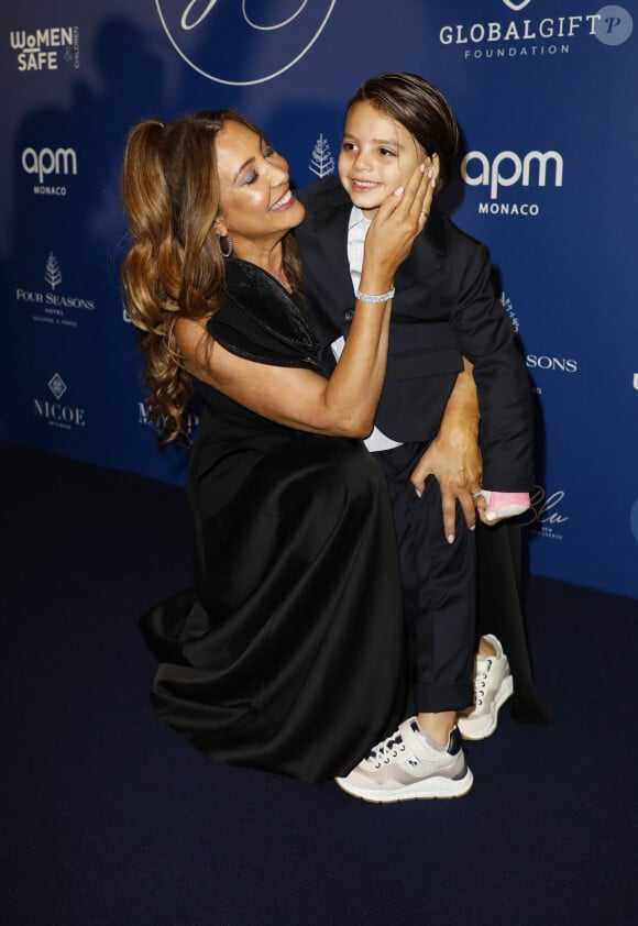 Maria Bravo et Santiago Enrique Baston au photocall de la 12ème édition de la soirée Global Gift Gala à l'hôtel Four Seasons George V à Paris le 5 octobre 2024. © Marc-Ausset Lacroix / Bestimage 