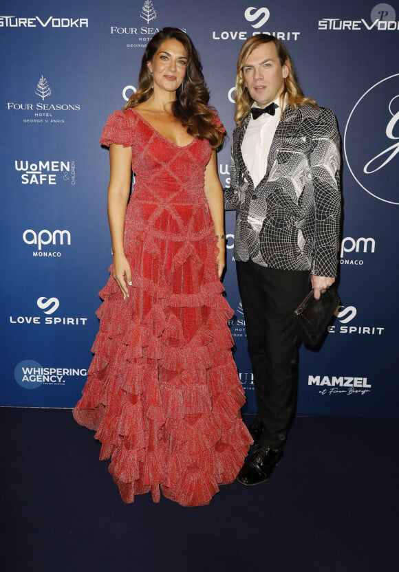 Lorena Bernal (stylisme Christophe Guillarmé) et Christophe Guillarmé au photocall de la 12ème édition de la soirée Global Gift Gala à l'hôtel Four Seasons George V à Paris le 5 octobre 2024. © Marc-Ausset Lacroix / Bestimage 