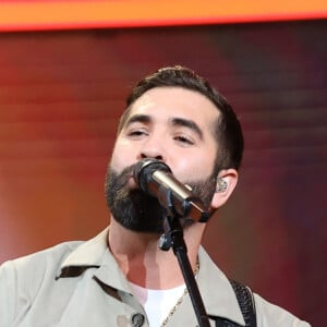 Vianney et Kendji Girac - Les personnalités se mobilisent lors de la 37ème édition du Téléthon sur le plateau de France 2, avec pour parrain Vianney. Cette année, 80,6 millions de dons ont été promis. Le 9 décembre 2023. © Coadic Guirec / Bestimage