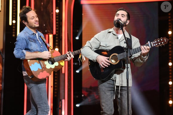 Vianney et Kendji Girac - Les personnalités se mobilisent lors de la 37ème édition du Téléthon sur le plateau de France 2, avec pour parrain Vianney. Cette année, 80,6 millions de dons ont été promis. Le 9 décembre 2023. © Coadic Guirec / Bestimage