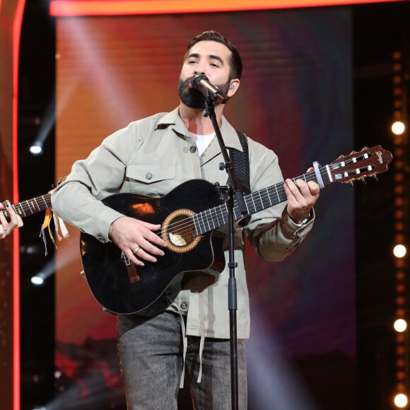 Vianney et Kendji Girac - Les personnalités se mobilisent lors de la 37ème édition du Téléthon sur le plateau de France 2, avec pour parrain Vianney. Cette année, 80,6 millions de dons ont été promis. Le 9 décembre 2023. © Coadic Guirec / Bestimage