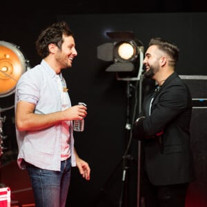 Exclusif - Vianney et Kendji Girac - Backstage de l'enregistrement de l'émission "300 Choeurs chantent Les plus beaux duos" à Paris, qui sera diffusée le 8 janvier 2021 sur France 3. Pour commencer l'année 2021 en beauté, " 300 choeurs " va réunir plusieurs générations d'artistes lors d'un grand show exceptionnel consacré aux plus beaux duos français. Pour la première fois depuis sa création, l'émission va orchestrer la rencontre inédite d'une trentaine de duos autour des plus beaux choeurs français... Toutes ces voix vont revisiter ensemble, dans des versions spécialement créées pour l'occasion, les grandes chansons d'hier et d'aujourd'hui... Une quarantaine d'artistes se mêleront aux voix des " 300 Choeurs ". " 300 choeurs chantent les plus beaux duos ", un show musical inédit sous le signe du partage, riche en surprises et en émotions... © Tiziano Da Silva / Bestimage