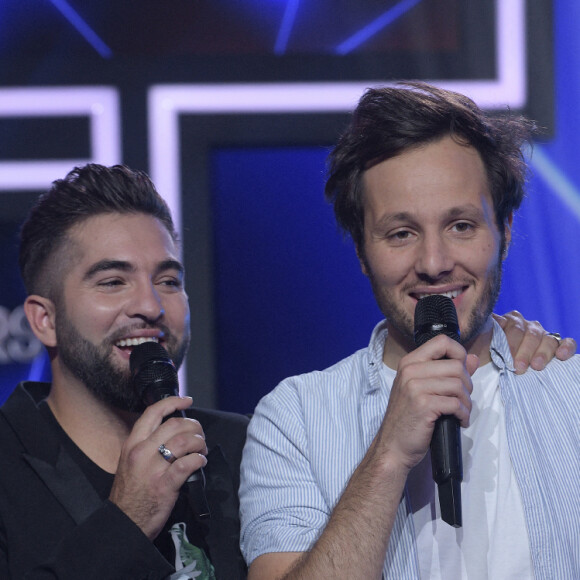 Exclusif - Vianney et Kendji Girac - Enregistrement de l'émission "300 Choeurs chantent Les plus beaux duos" à Paris, qui sera diffusée le 8 janvier 2021 sur France 3. Pour commencer l'année 2021 en beauté, " 300 choeurs " va réunir plusieurs générations d'artistes lors d'un grand show exceptionnel consacré aux plus beaux duos français. Pour la première fois depuis sa création, l'émission va orchestrer la rencontre inédite d'une trentaine de duos autour des plus beaux choeurs français... Toutes ces voix vont revisiter ensemble, dans des versions spécialement créées pour l'occasion, les grandes chansons d'hier et d'aujourd'hui... Une quarantaine d'artistes se mêleront aux voix des " 300 Choeurs ". " 300 choeurs chantent les plus beaux duos ", un show musical inédit sous le signe du partage, riche en surprises et en émotions... © Tiziano Da Silva / Bestimage