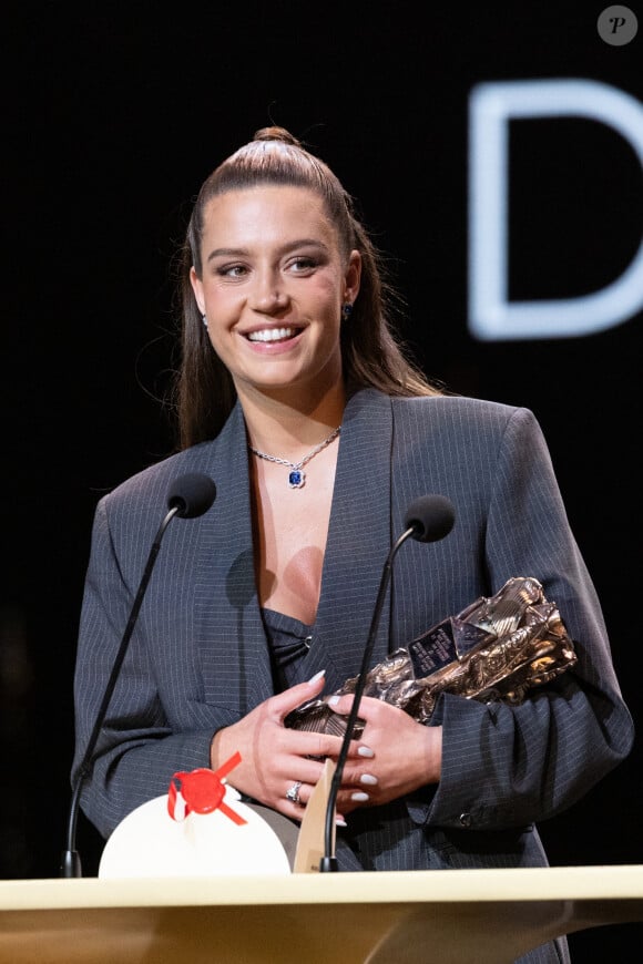 "Je suis vraiment devenue comme ma mère : je garde tous les trucs, les dessins, les graffitis...", s'amuse-t-elle
Adèle Exarchopoulos - 49ème édition de la cérémonie des César à l'Olympia à Paris le 23 février 2024