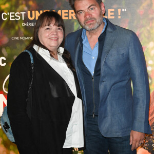 Clovis Cornillac (acteur et réalisateur) et sa mère Myriam Boyer au photocall de l'avant-première du film "C'est Magnifique !" au cinéma UGC Ciné Cité Les Halles à Paris le 31 mai 2022. © Coadic Guirec / Bestimage