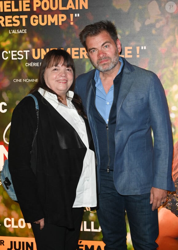 Clovis Cornillac (acteur et réalisateur) et sa mère Myriam Boyer au photocall de l'avant-première du film "C'est Magnifique !" au cinéma UGC Ciné Cité Les Halles à Paris le 31 mai 2022. © Coadic Guirec / Bestimage