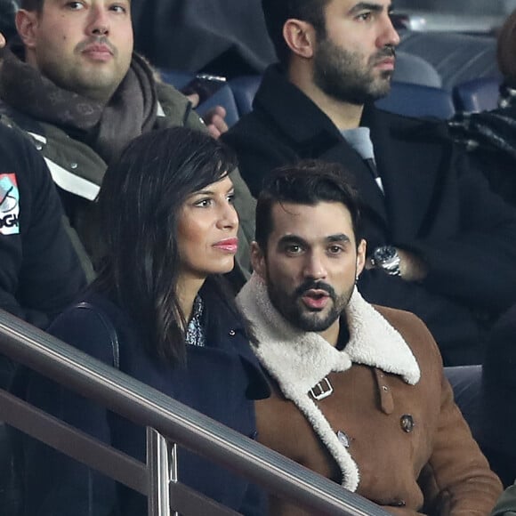 La chanteuse Zaho et Florent Mothe - Célébrités dans les tribunes du parc des princes lors du match de football de ligue 1, Paris Saint-Germain (PSG) contre FC Nantes à Paris, France, le 18 novembre 2017.