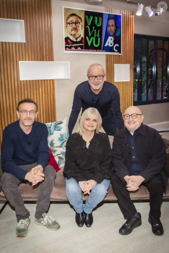 Exclusif - Jean-Paul Rouve, Olivier Baroux, Isabelle Nanty, Michel Blanc - Le casting du film "Les Tuche 4" lors de l'enregistrement de l'émission "C à vous" à Paris, diffusée en direct le 8 décembre sur France 5 © Jack Tribeca / Bestimage 