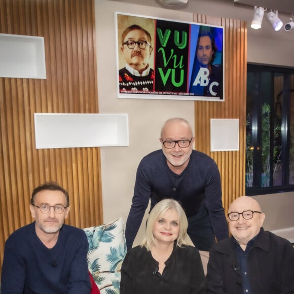 Exclusif - Jean-Paul Rouve, Olivier Baroux, Isabelle Nanty, Michel Blanc - Le casting du film "Les Tuche 4" lors de l'enregistrement de l'émission "C à vous" à Paris, diffusée en direct le 8 décembre sur France 5 © Jack Tribeca / Bestimage 