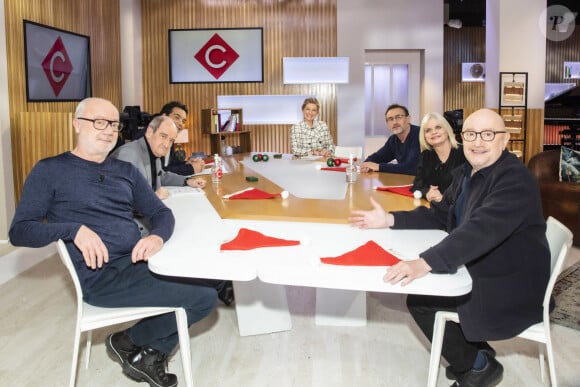 Exclusif - Olivier Baroux, Pierre Lescure, Patrick Cohen, Anne-Elisabeth Lemoine, Jean-Paul Rouve, Isabelle Nanty, Michel Blanc - Le casting du film "Les Tuche 4" lors de l'enregistrement de l'émission "C à vous" à Paris, diffusée en direct le 8 décembre sur France 5 © Jack Tribeca / Bestimage