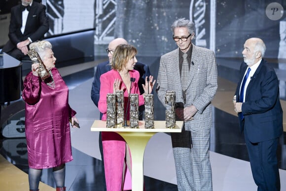 Un César spécial pour la troupe du Splendid, Josiane Balasko, Michel Blanc, Thierry Lhermitte, Marie-Anne Chazel, Gérard Jugnot, sur scène lors de la 46ème cérémonie des César à l'Olympia à Paris le 12 mars 2021. © Pierre Villard/ Pool / Bestimage