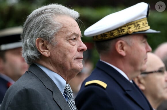 Alain Delon participe aux commémorations du 76 ème anniversaire de l'Appel du 18 juin prononcé par le Général de Gaulle en 1940 à Colombey-les-deux-Eglises, le 18 Juin 2016. © Dominique Jacovides/Bestimage