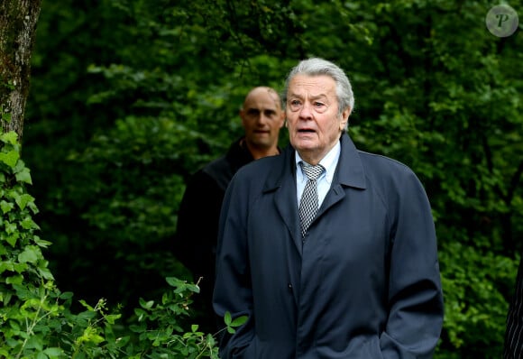 Alain Delon participe aux commémorations du 76 ème anniversaire de l'Appel du 18 juin prononcé par le Général de Gaulle en 1940 à Colombey-les-deux-Eglises, le 18 Juin 2016. © Dominique Jacovides/Bestimage