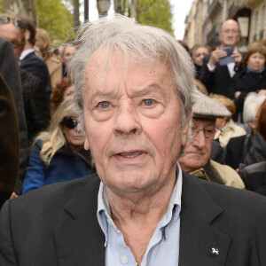 "Il était l'idole de mon enfance, mais j'étais tellement intimidée que je n'ai pas su quoi lui dire", poursuit-elle
 
Alain Delon - Inauguration de la place Henri Salvador (43, boulevard des Capucines) à Paris. Le 3 mai 2016 © Coadic Guirec / Bestimage