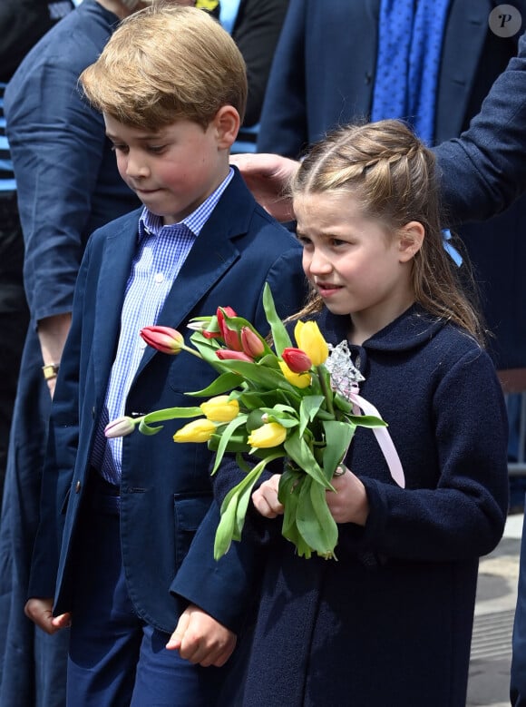 La princesse Charlotte et le prince George - Le duc et la duchesse de Cambridge, et leurs enfants, en visite à Cardiff, à l'occasion du jubilé de platine de la reine d'Angleterre. Le 4 juin 2022 