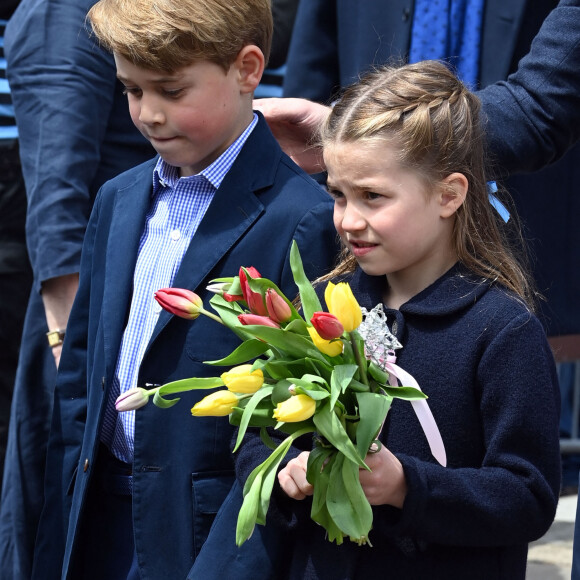 La princesse Charlotte et le prince George - Le duc et la duchesse de Cambridge, et leurs enfants, en visite à Cardiff, à l'occasion du jubilé de platine de la reine d'Angleterre. Le 4 juin 2022 