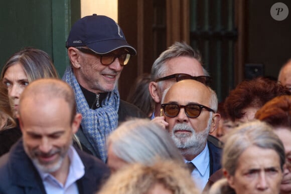 Thierry Lhermitte, Gérard Jugnot - Sortie des Obsèques de Michel Blanc en l'église Saint-Eustache à Paris, le 10 octobre 2024. © Moreau / Jacovides / Bestimage  Funeral of Michel Blanc at the Saint-Eustache church in Paris, October 10, 2024. 