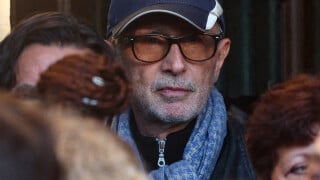 Thierry Lhermitte présent à Saint-Eustache pour son ami Michel Blanc, il a immortalisé un moment en particulier devant l'église