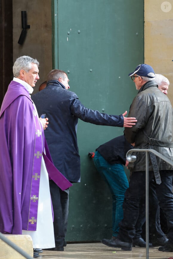 Thierry Lhermitte - Obsèques de Michel Blanc en l'église Saint-Eustache à Paris, le 10 octobre 2024. © Moreau / Jacovides / Bestimage  Funeral of Michel Blanc at the Saint-Eustache church in Paris, October 10, 2024. 