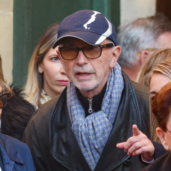 Ce jeudi 10 octobre 2024
Thierry Lhermitte, Gérard Jugnot, et son fils Arthur Jugnot - Sortie des Obsèques de Michel Blanc en l'église Saint-Eustache à Paris, le 10 octobre 2024. © Moreau / Jacovides / Bestimage 