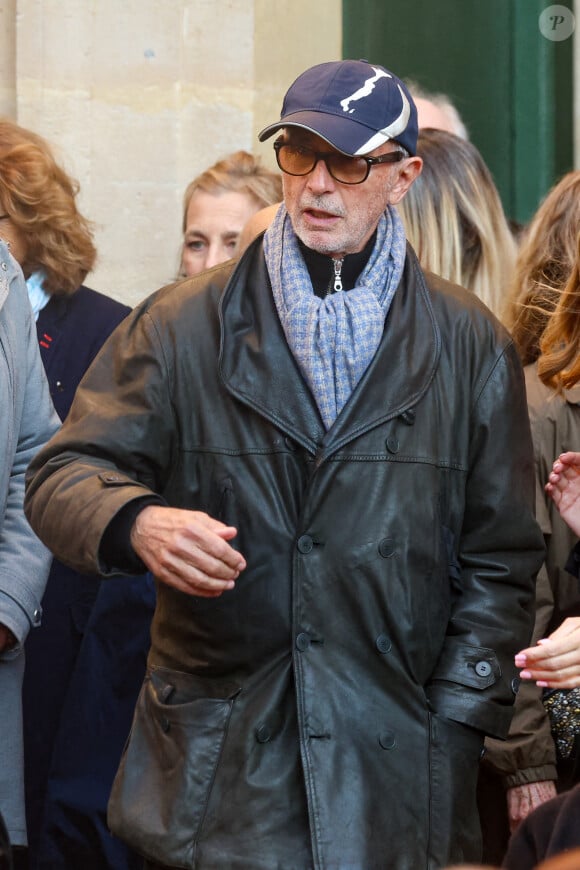 Thierry Lhermitte - Sortie des Obsèques de Michel Blanc en l'église Saint-Eustache à Paris, le 10 octobre 2024. © Moreau / Jacovides / Bestimage  Funeral of Michel Blanc at the Saint-Eustache church in Paris, October 10, 2024. 