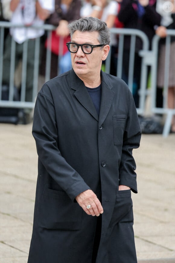 Marc Lavoine - Sortie des obsèques de l'auteure-compositrice-interprète et actrice française Françoise Hardy au crématorium du cimetière du Père-Lachaise à Paris, France, le 20 juin 2024. © Jacovides-Moreau/Bestimage 