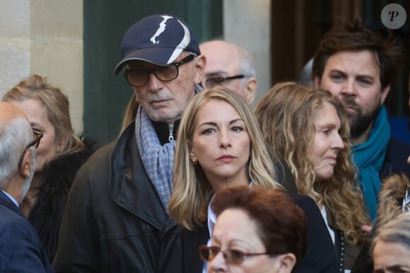 Thierry Lhermitte et Hélène Aubert sont ensemble depuis plus de 50 ans
 
Thierry Lhermitte, sa femme Hélène (Hélène Aubert) - Sortie des Obsèques de Michel Blanc en l'église Saint-Eustache à Paris, le 10 octobre 2024. © Moreau / Jacovides / Bestimage