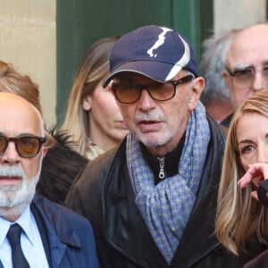 Thierry Lhermitte, Gérard Jugnot, et son fils Arthur Jugnot - Sortie des Obsèques de Michel Blanc en l'église Saint-Eustache à Paris, le 10 octobre 2024. © Moreau / Jacovides / Bestimage