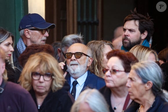 Thierry Lhermitte, Gérard Jugnot, et son fils Arthur Jugnot - Sortie des Obsèques de Michel Blanc en l'église Saint-Eustache à Paris, le 10 octobre 2024. © Moreau / Jacovides / Bestimage