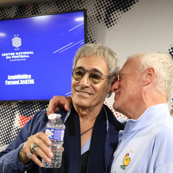 Exclusif - Gérard Lanvin et Didier Deschamps lors de la présentation du film "4 Zéros" aux joueurs de l'équipe de France à Clairefontaine le 8 octobre 2024 © Alain Guizard/ABACAPRESS.COM