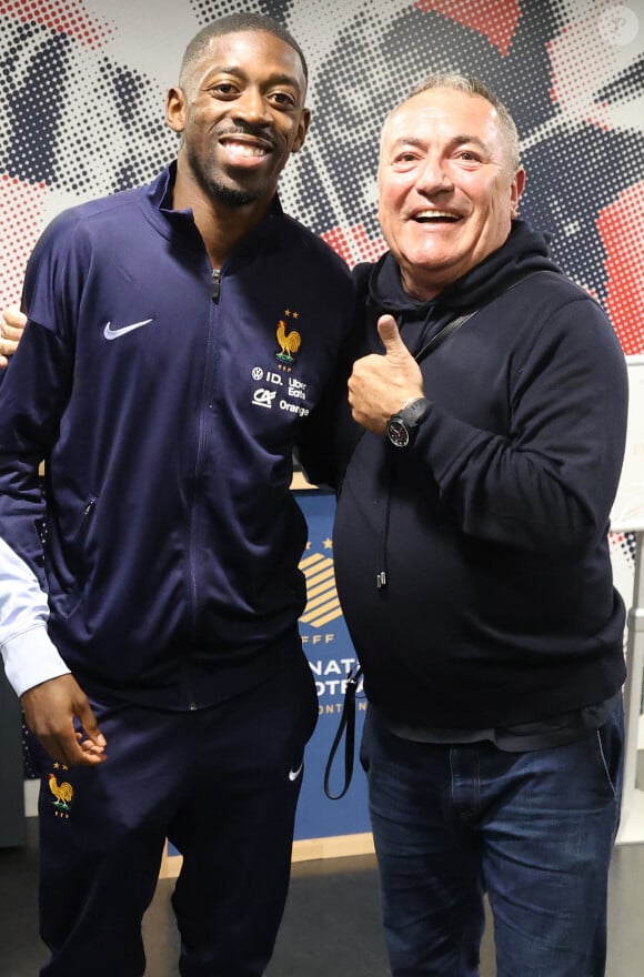 Fabien Onteniente nous confiant qu'il a rarement vécu une avant-première aussi joyeuse que celle-ci
Exclusif - Ousmane Dembélé et Fabien Onteniente lors de la présentation du film "4 Zéros" aux joueurs de l'équipe de France à Clairefontaine le 8 octobre 2024 © Alain Guizard/ABACAPRESS.COM